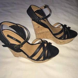 NeverWorn- Forever21 Blk strappy wedges size 7